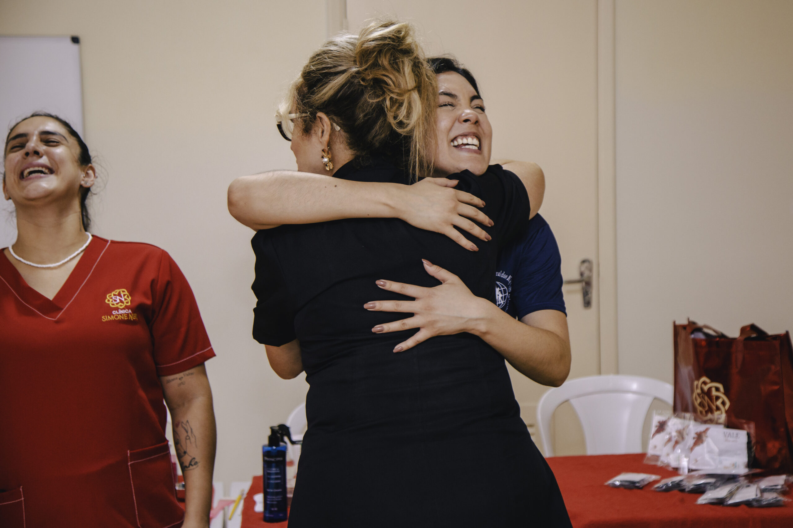 Dra. Simone Neri Leva Conhecimento e Proteção a 500 Pessoas na Campanha Dezembro Laranja em Osasco